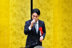 懇親会の挨拶で熊埼尚樹社長