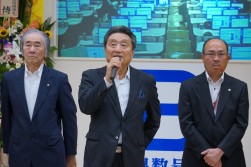 祝辞を述べるＪＵコーポレーション鈴木幸昭副社長