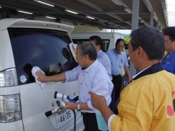 ＪＵ岐阜の岩瀬理事長が自らサスケの施工を実演