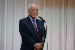 祝辞を述べるJUC元坂社長