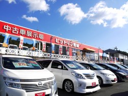 多数の良質車が並ぶ「カージャンボ広島　五日市店」