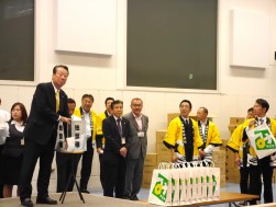 早朝抽選会を行った