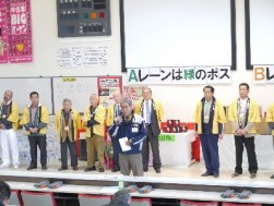 セリ前に挨拶するＪＵ鹿児島の鶴田部長