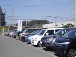 幅広い車種、年式を集め、良質小売りダマを供給