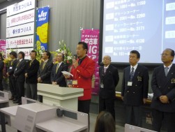 セレモニーで謝意を述べる瀬川和弘氏