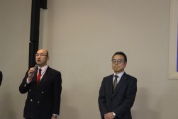 挨拶を述べる鹿島谷会場長