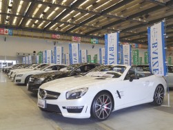 プレミアム輸入車も多数展示