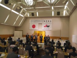 多数の会員・組合員を集めて通常総会を開催