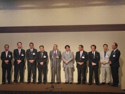 全役員が登壇し新体制を披露