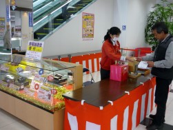 来場抽選会の模様
