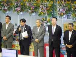 ＪＵ九州の永松会長（写真左から２人目）が挨拶を述べた