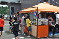 やきそばやフランクフルトの屋台も出店