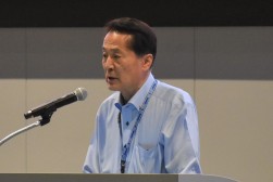 謝辞を述べる安藤之弘社長