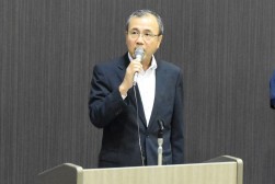 挨拶を述べる永谷社長