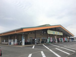 隣接するＪＡめぐみのファーマーズマーケットとれったひろば関店