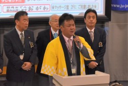 挨拶を述べる貫名青年部会長