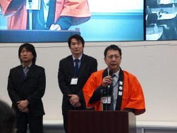 青年部の開会式（右側が土屋部会長）