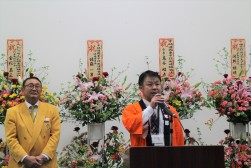 挨拶に立つ土屋青年部会長