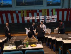終了後、優績取引社を表彰