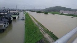 多くの河川で堤防を越水した（写真協力：ミッションズ）