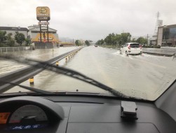 幹線道路も水に浸かった（写真協力：ミッションズ）