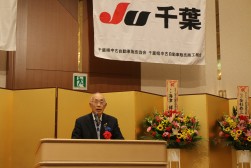 挨拶に立つJU中販連・澤田名誉会長