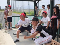 各県とも熱のこもった応援を展開（写真はＪＵ長崎）