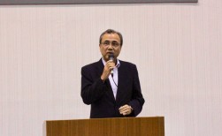 挨拶に立つ永谷社長