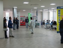 出品店も積極的に取引に臨む