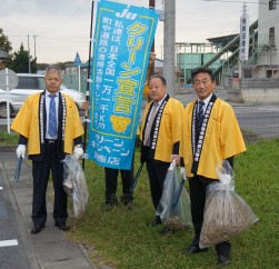 写真右から薄会長、佐久間副会長、石塚副会長