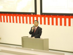挨拶に立つＩＭＡ九州の堀越健治会場長