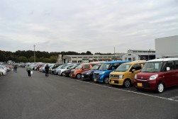 スズキディーラーを中心とした良質車が並ぶ