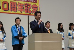 来賓挨拶を行なうJU中販連・海津会長