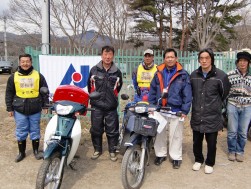 救援活動に使用した車両を現地に贈呈　「現地の人の自立支援が大事」（関係者）　（女川にて）