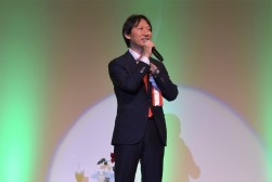 新しく社長兼COOに就任する瀬田副社長（写真は一昨年行なわれたUSS名古屋会場３５周年記念パーティーにて撮影）