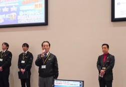 セレモニーでは大峰社長が会員への感謝の言葉を話した