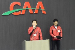 セリ前に挨拶を述べる奥会場長