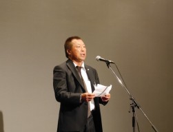 懇親会で開会の辞を述べた長野新副会長