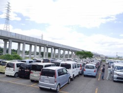 出品ヤード横では長崎新幹線の建設工事が着々と進む