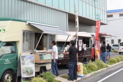 多くの屋台が出店、開催を盛り上げた