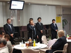 青年部新体制紹介の和やかな様子