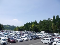 多数の出品車が集まった