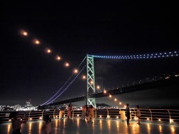 明石海峡大橋の真下を通過した