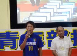 挨拶に立つ川村青年部会長