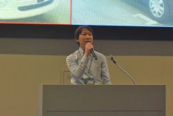 セリ前に挨拶を述べる瀬田社長