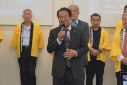 挨拶を述べるJU富山・松田理事長