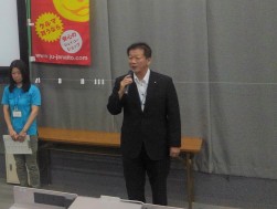 挨拶を述べるディーラー会・杉山会長