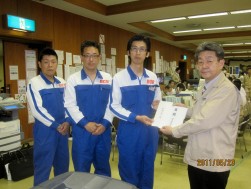 BCN福島県内拠点長から義援金目録などを手渡し（5月23日）