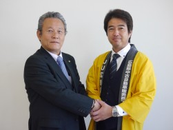 打越流通委員長（写真左）と室田青年部会長