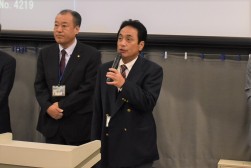 挨拶を述べる澤田流通委員長